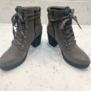 NWOT Lace Up Heeled Bootie’s